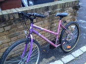 MOUNTAIN BIKE (LIKE NEW) 21 GEARS 26" INCH WHEELS £35£35 Leyton, London